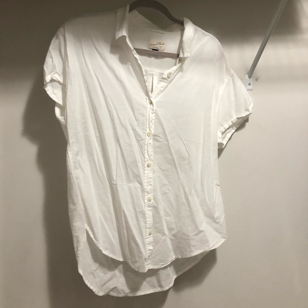 White short sleeve button up blouse